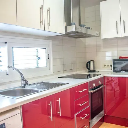 Townhouse Oasis Fanabe With 3 Bedrooms And Ac, Mir150 アパート *