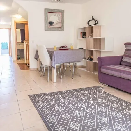 Townhouse Oasis Fanabe With 3 Bedrooms And Ac, Mir150 アデヘ