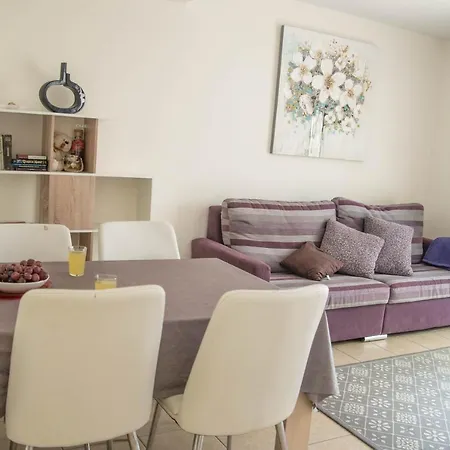 アパート Townhouse Oasis Fanabe With 3 Bedrooms And Ac, Mir150